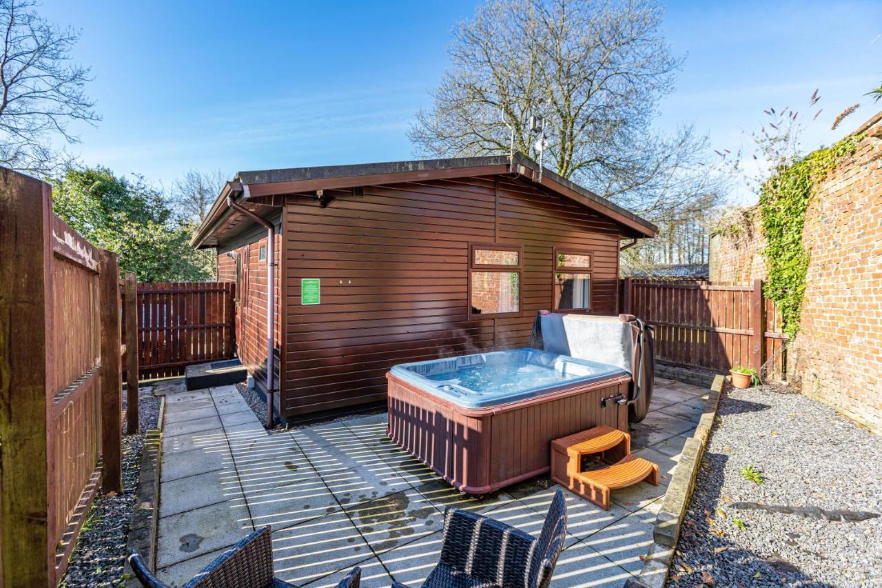Bluebell Lodge 7 With Hot Tub Newton Stewart Exterior foto